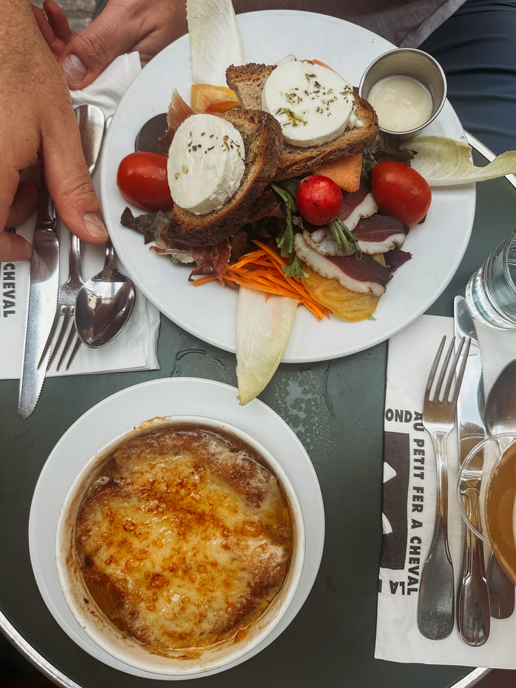 a healthy lunch in Les Philosophes