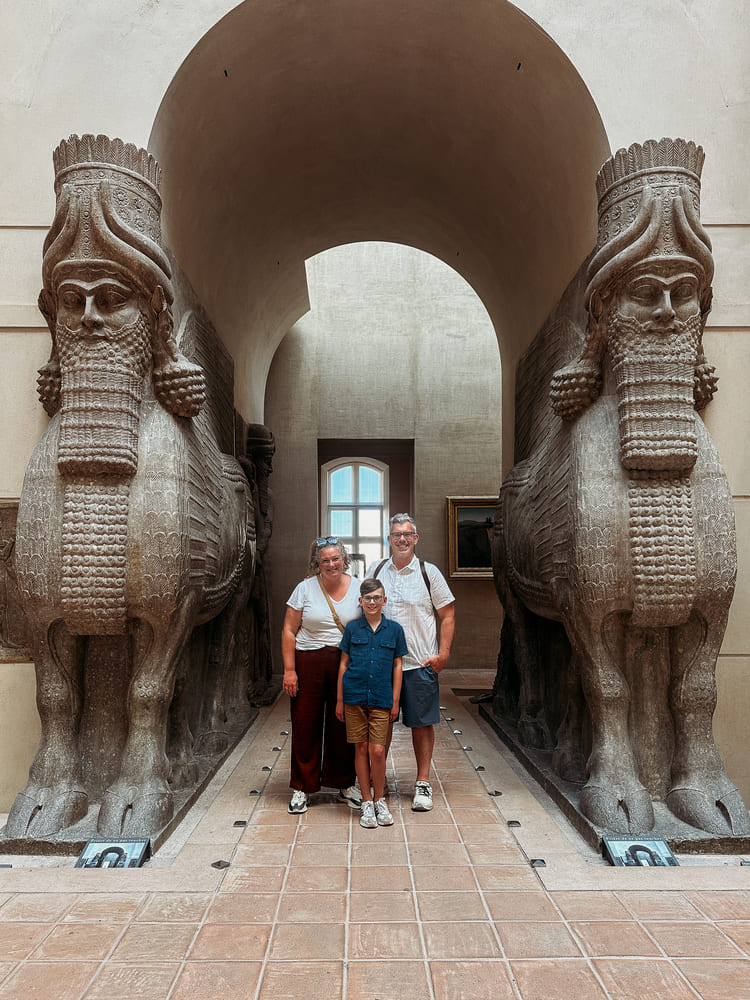 family picture in a kids' scavenger hunt tour