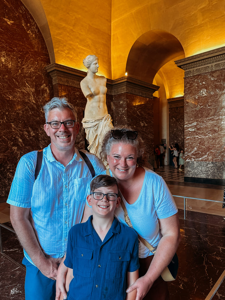 family picture with in a kids' scavenger hunt tour
